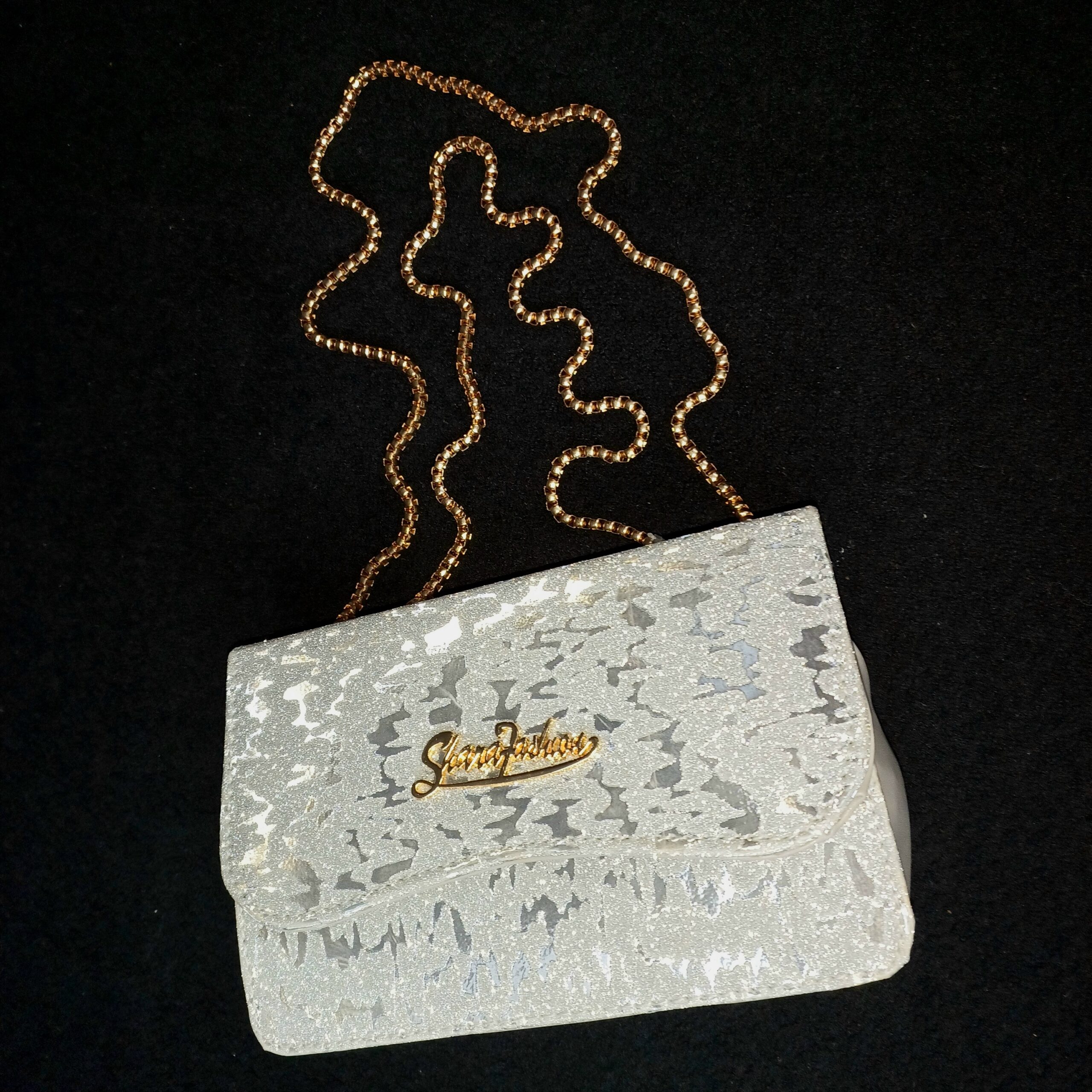 Sparkly Curvy Magnet-tag Handbag - Image 2
